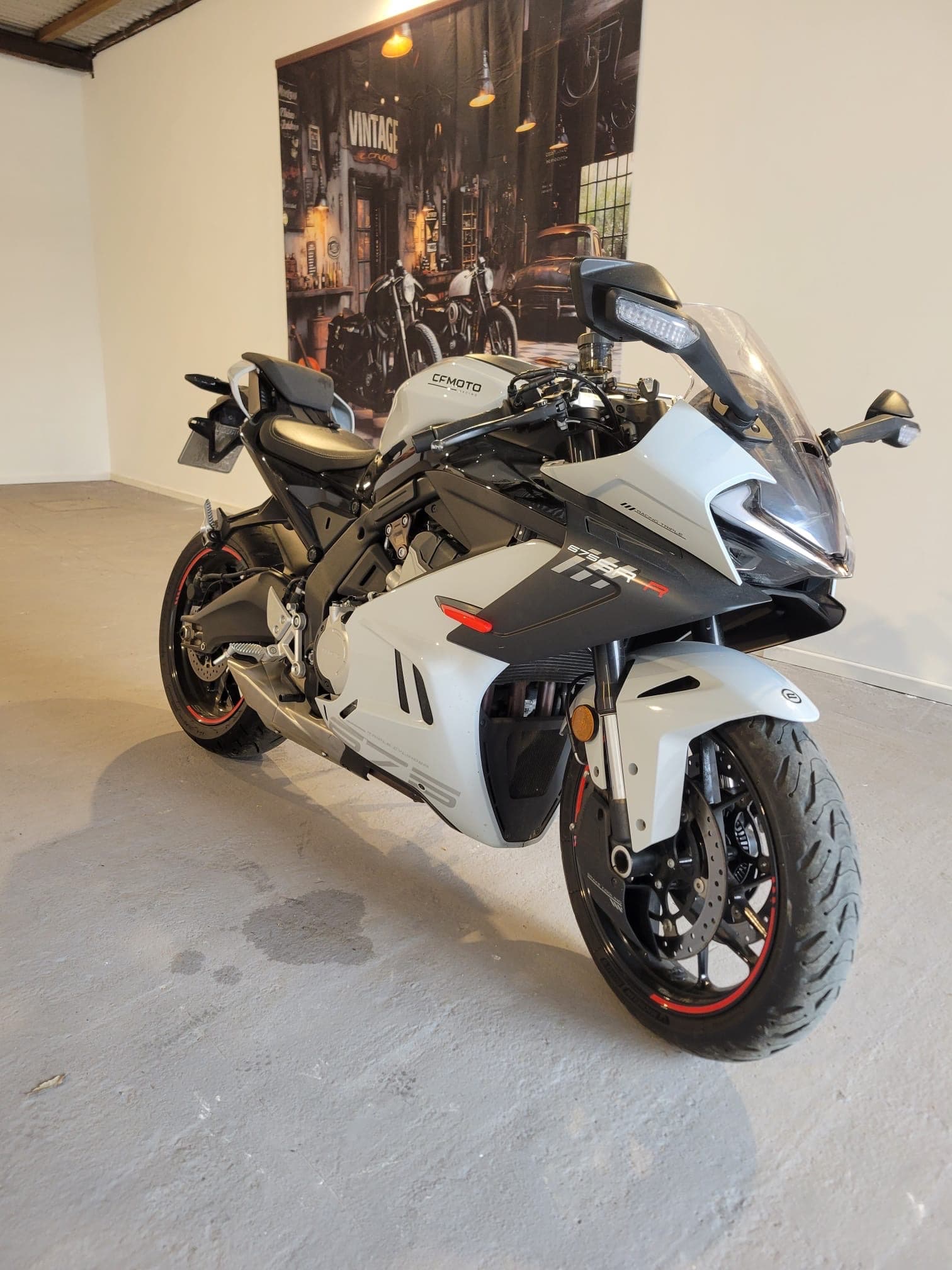 CF Moto 675SR-R 2026 en ROUTE 66