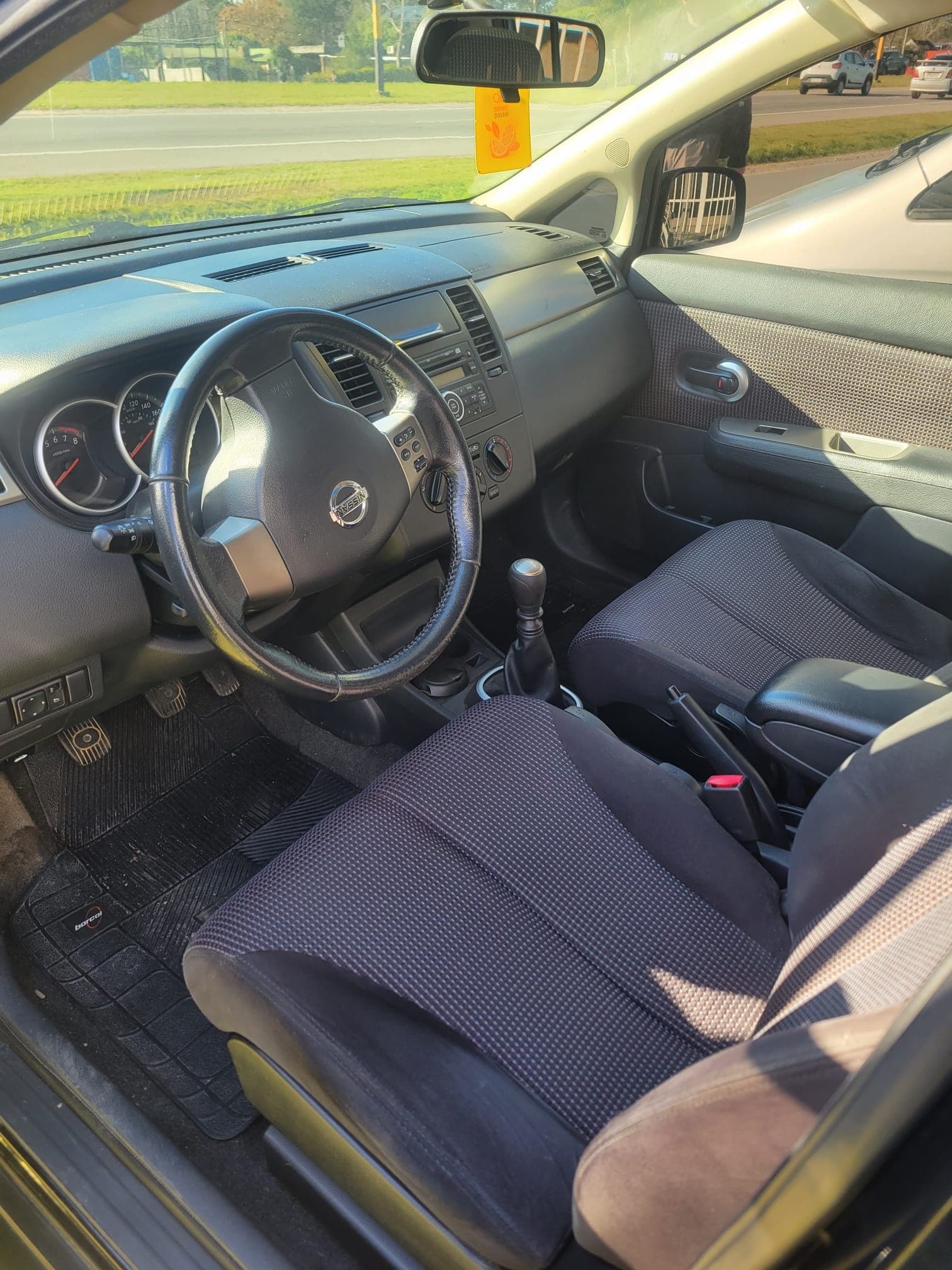 Nissan Tiida 2012 — foto 3